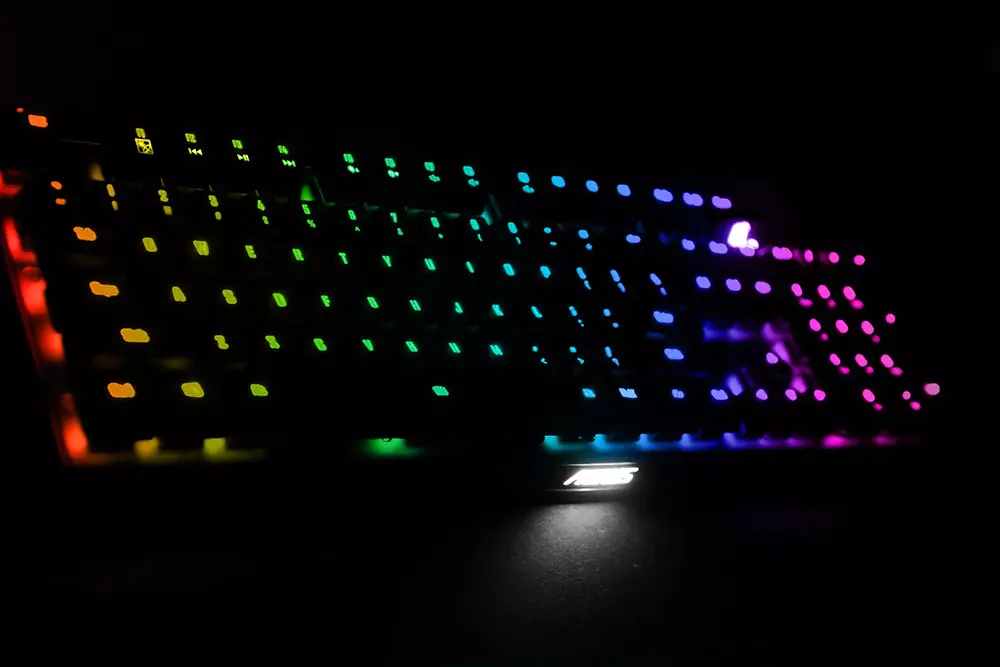 Gigabyte AORUS K9 RGB Optical Mechanical Gaming Keyboard-2