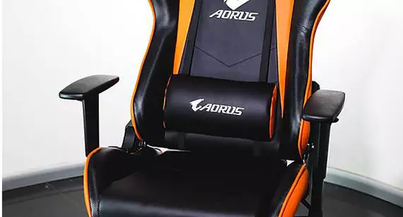 Gigabyte AORUS AGC300 Gaming Chair-gallery-1