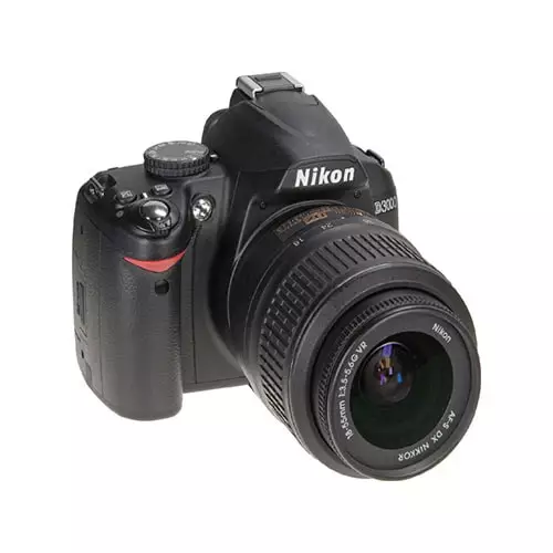 Nikon D3200 + 18-55mm Lens Kit +8GB