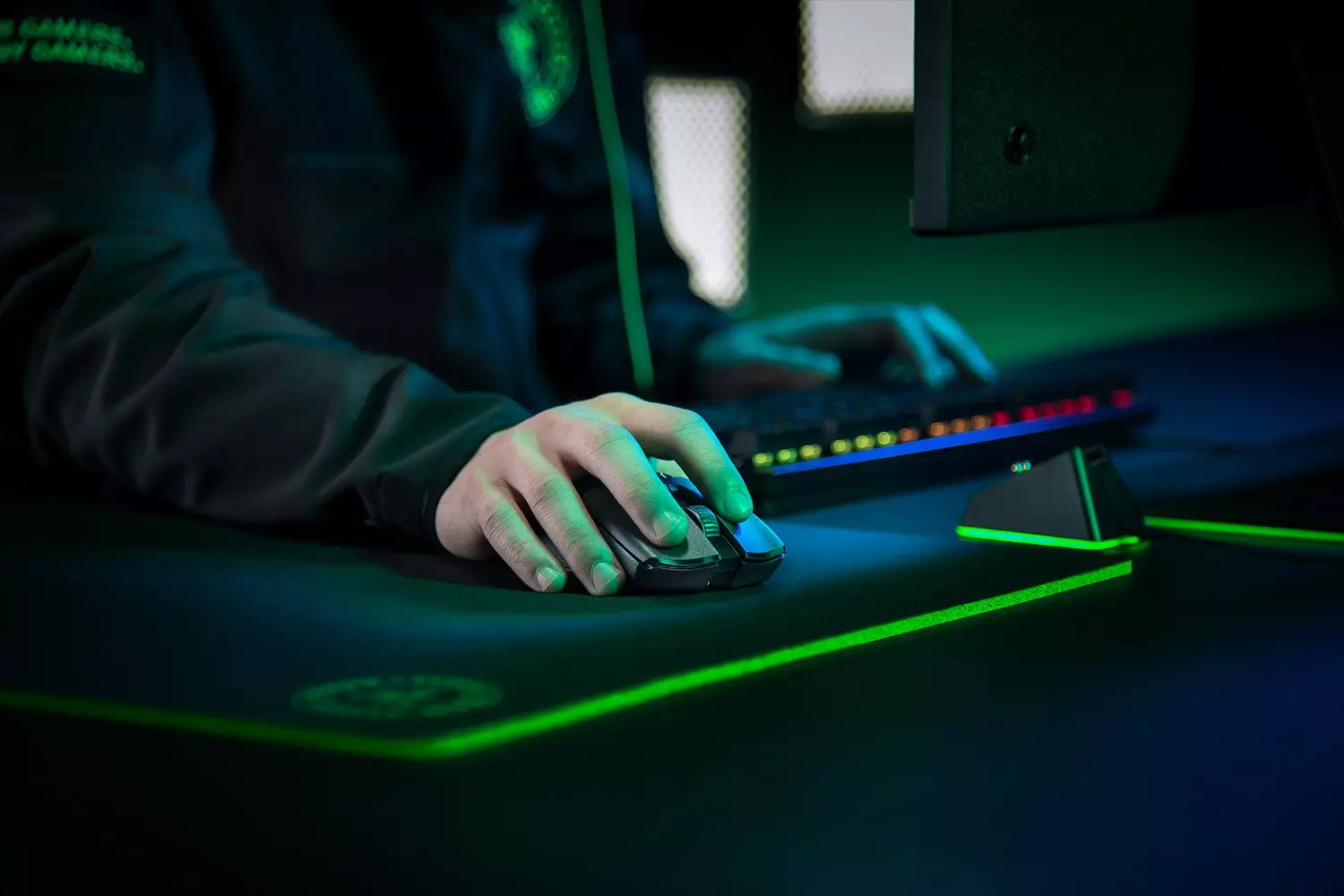 Razer Viper Ultimate RGB Gaming Mouse-gallery-4